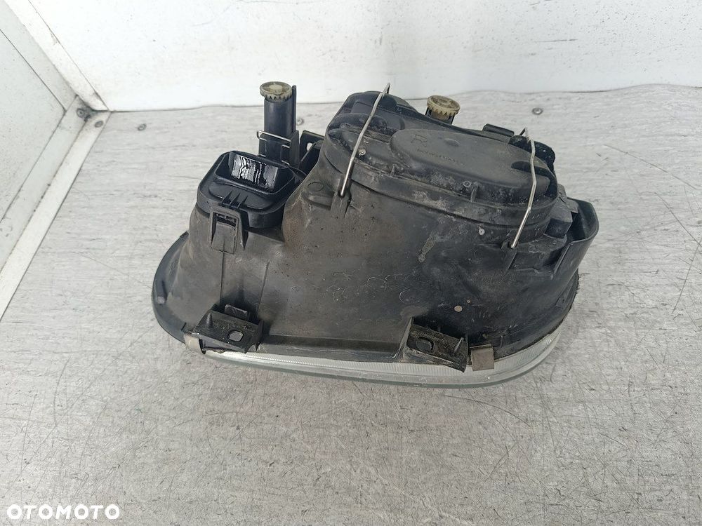 LAMPA PRZÓD PRAWA VW GOLF IV - 2