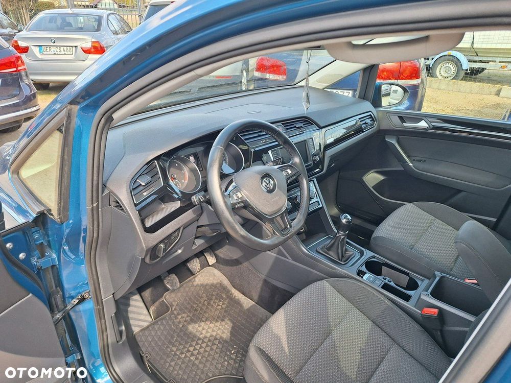 Volkswagen Touran 2.0 TDI BMT Comfortline - 11