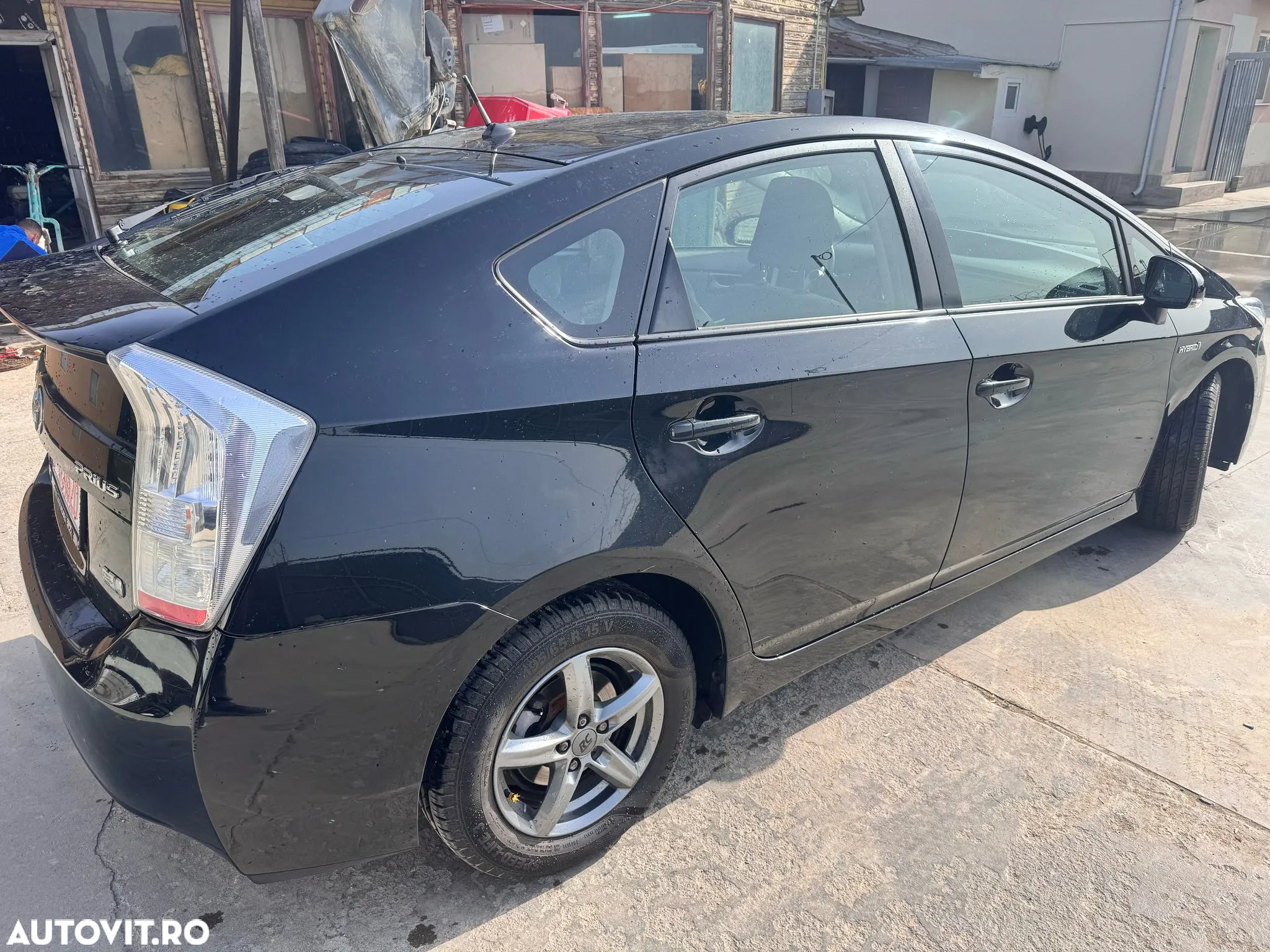 Toyota Prius (Hybrid) Sol Plus - 3