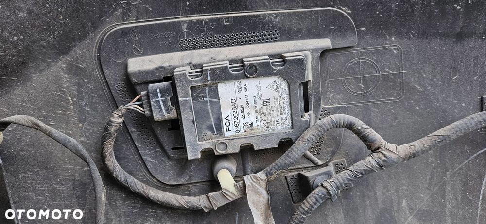 Chrysler Pacifica Touring Plus 2016- Wersja S Kompletny tył Klapa bagażnika Zderzak tył pod PDC czujniki parkowania Martwe pola Lampa prawa lewa LED CAŁY TYŁ kolor  PXR - 14