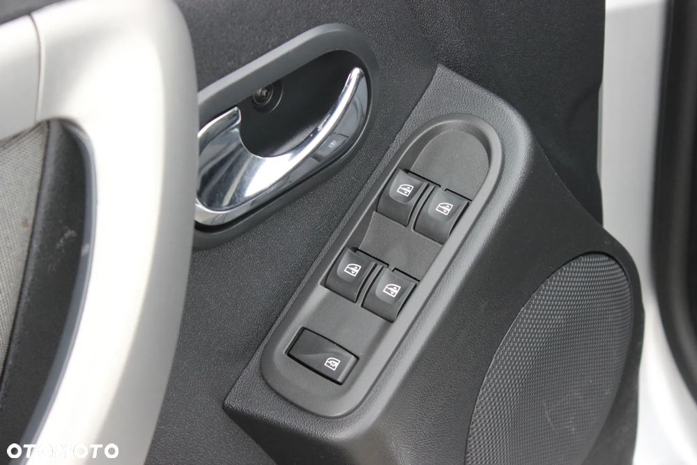 Dacia Duster 1.5 dCi Laureate 4x4 - 11