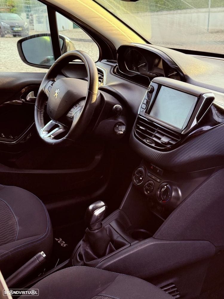 Peugeot 208 - 10
