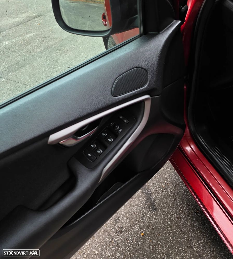 Volvo V40 1.6 D2 Eco R-Design - 23