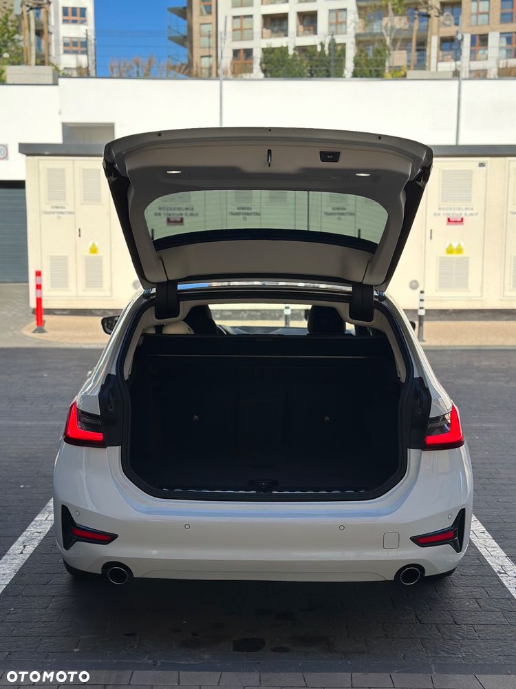 BMW Seria 3 318d Touring Advantage - 23