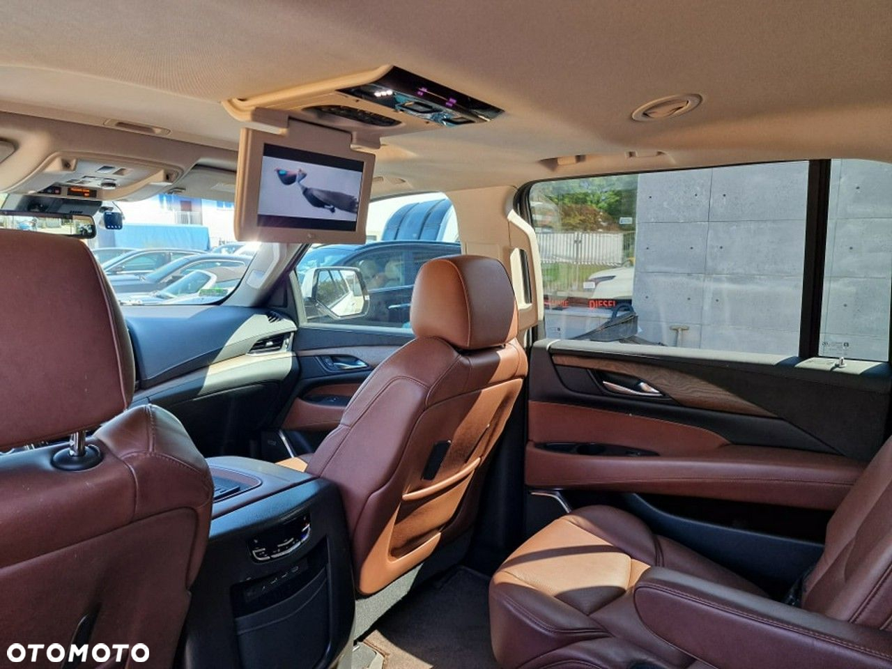 Cadillac Escalade - 32
