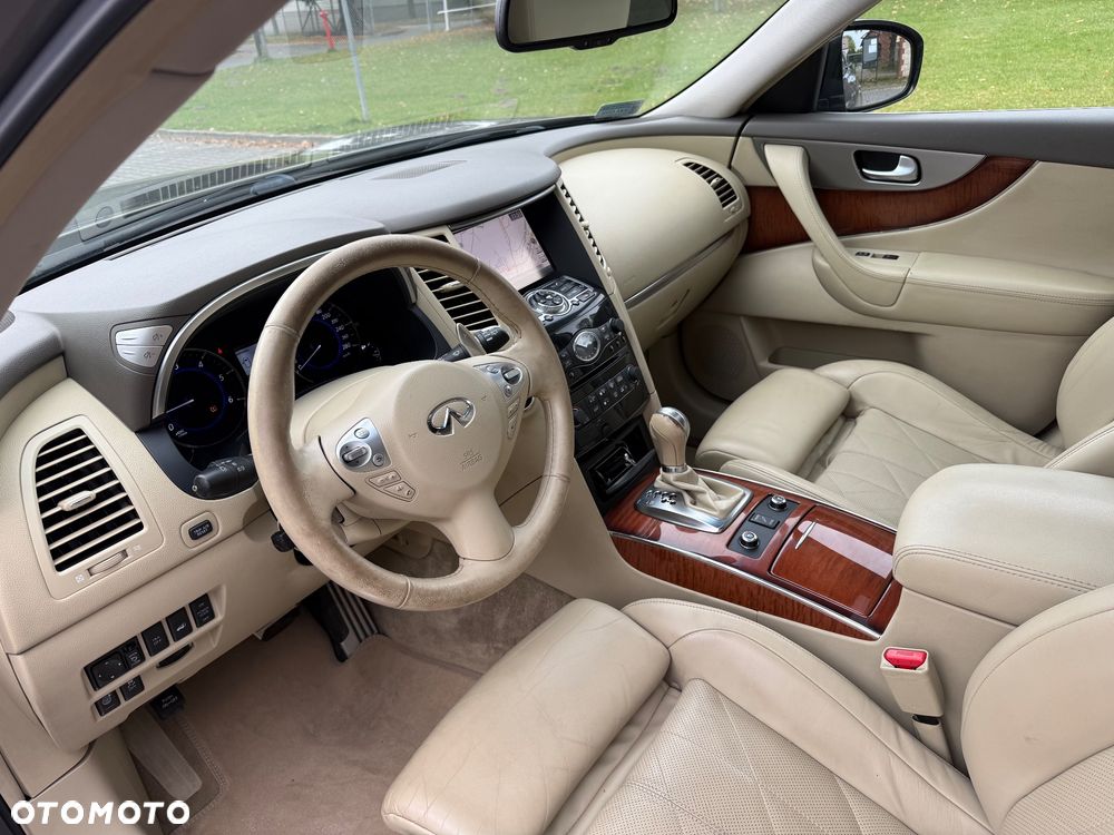 Infiniti QX70 - 9