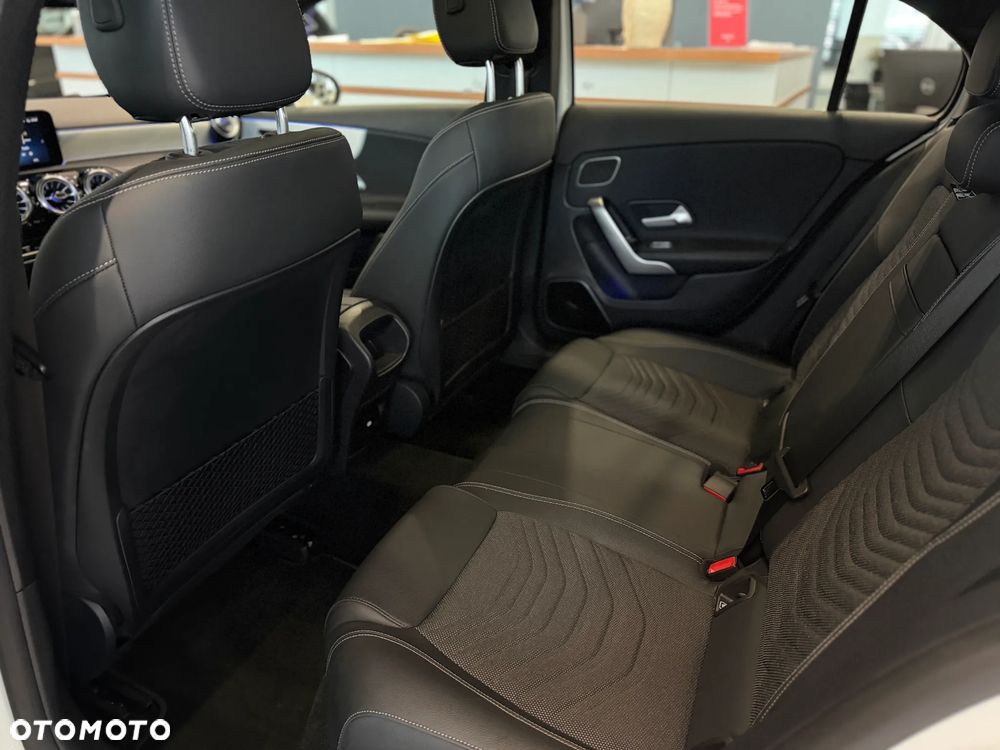 Mercedes-Benz Klasa A 250 4-Matic Progressive 7G-DCT - 6