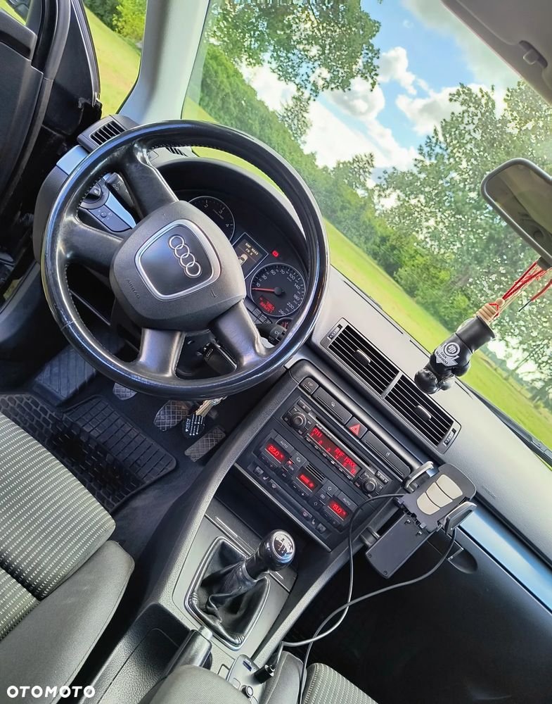 Audi A4 Avant 2.0 TDI - 15