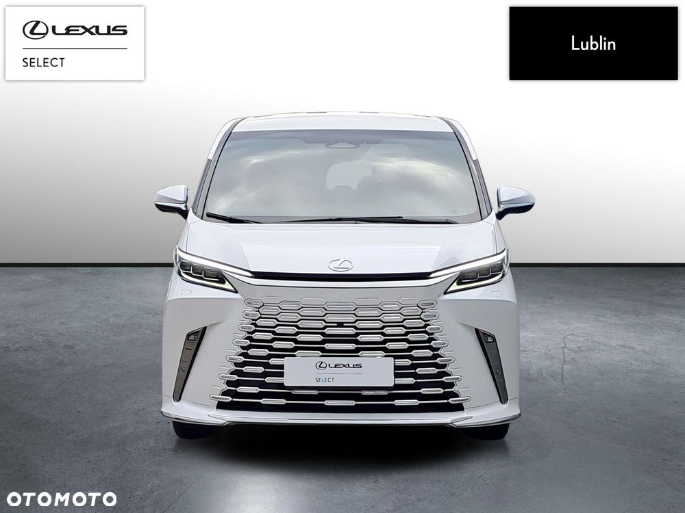 Lexus LM - 8