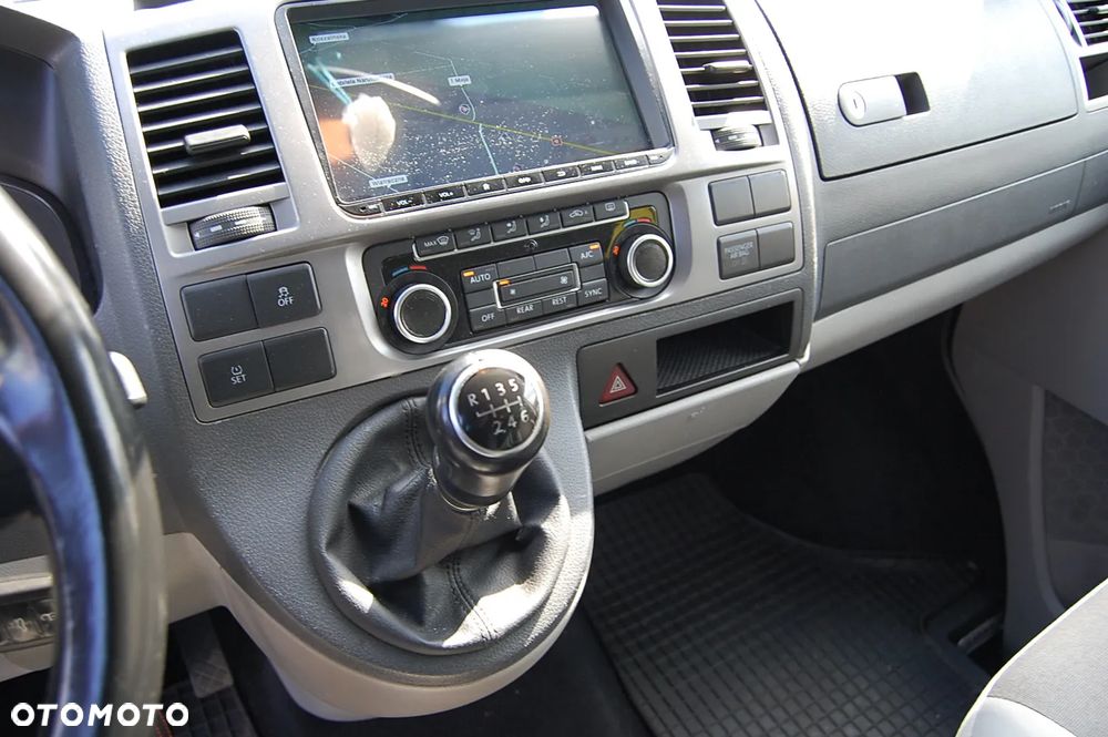 Volkswagen Caravelle - 40