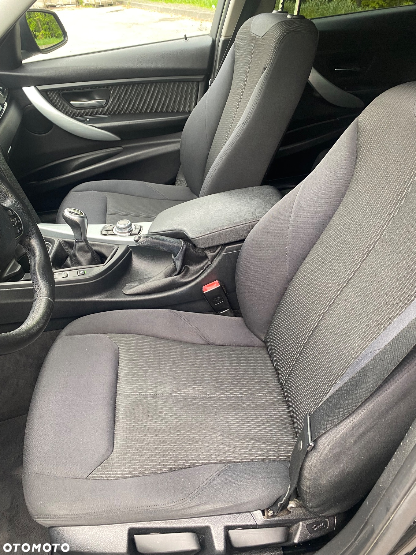 BMW Seria 3 318d Touring - 10
