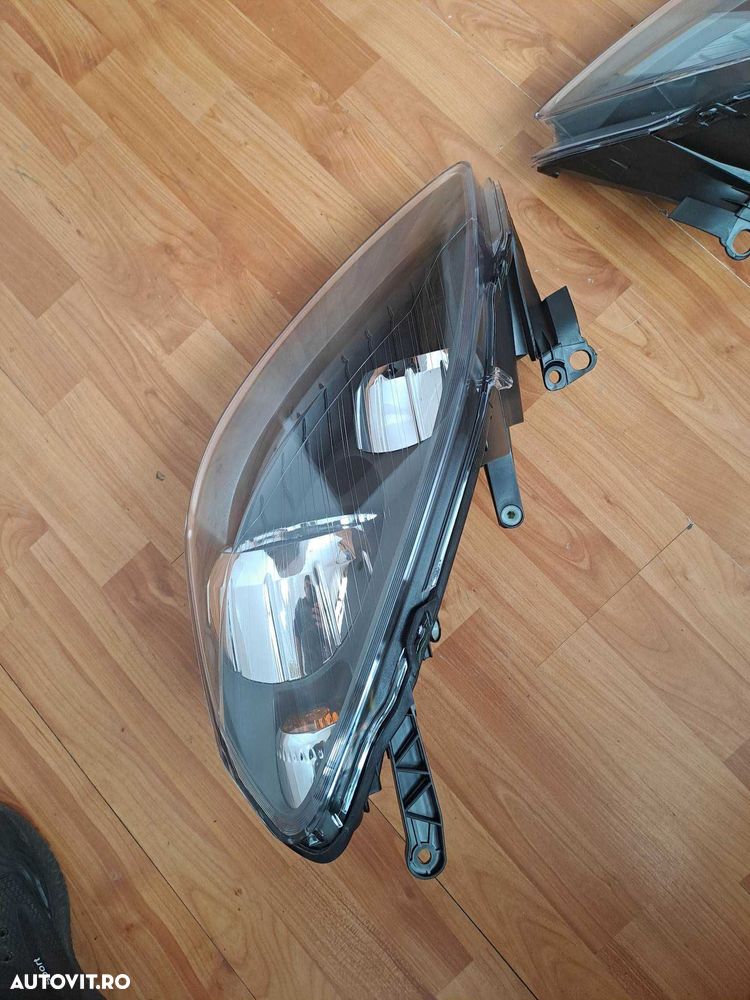 Far stanga/dreapta Opel Zafira B an 2005-2007 , faruri noi - 3