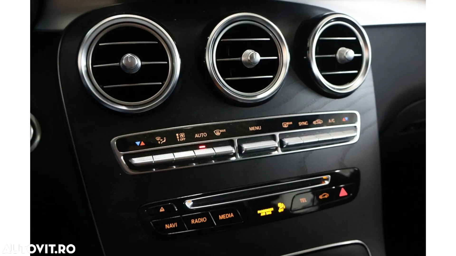 Mercedes-Benz GLC Coupe 250 4Matic 9G-TRONIC AMG Line - 38