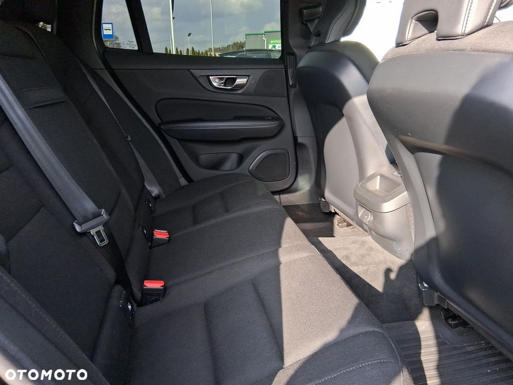 Volvo V60 Cross Country - 13