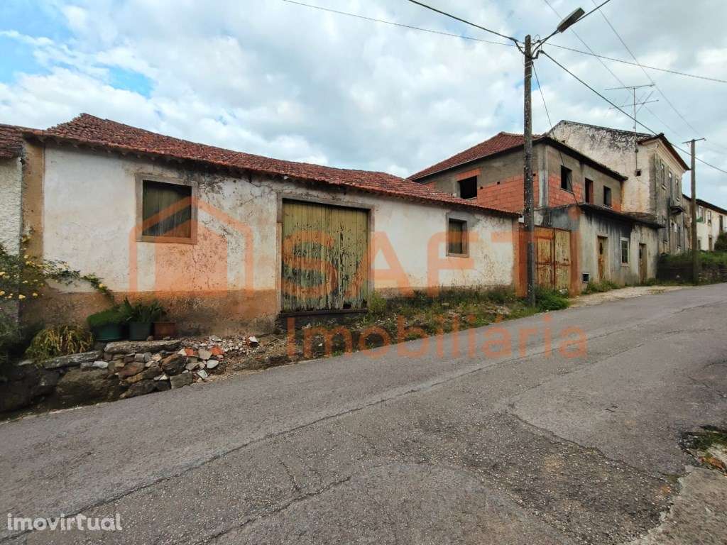 CONJUNTO DE MORADIAS PARA RESTAURO COM VÁRIOS ANEXOS E TERRENO DE C... - Grande imagem: 3/60