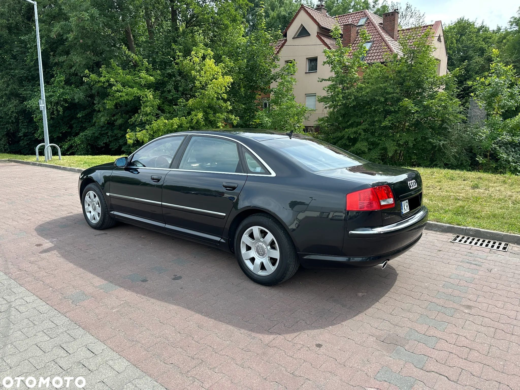 Audi A8 4.2 L Quattro - 1
