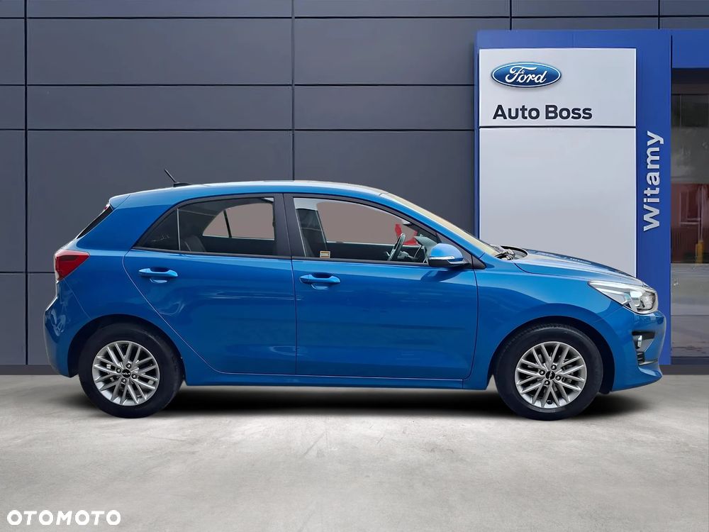 Kia Rio 1.2 L - 6