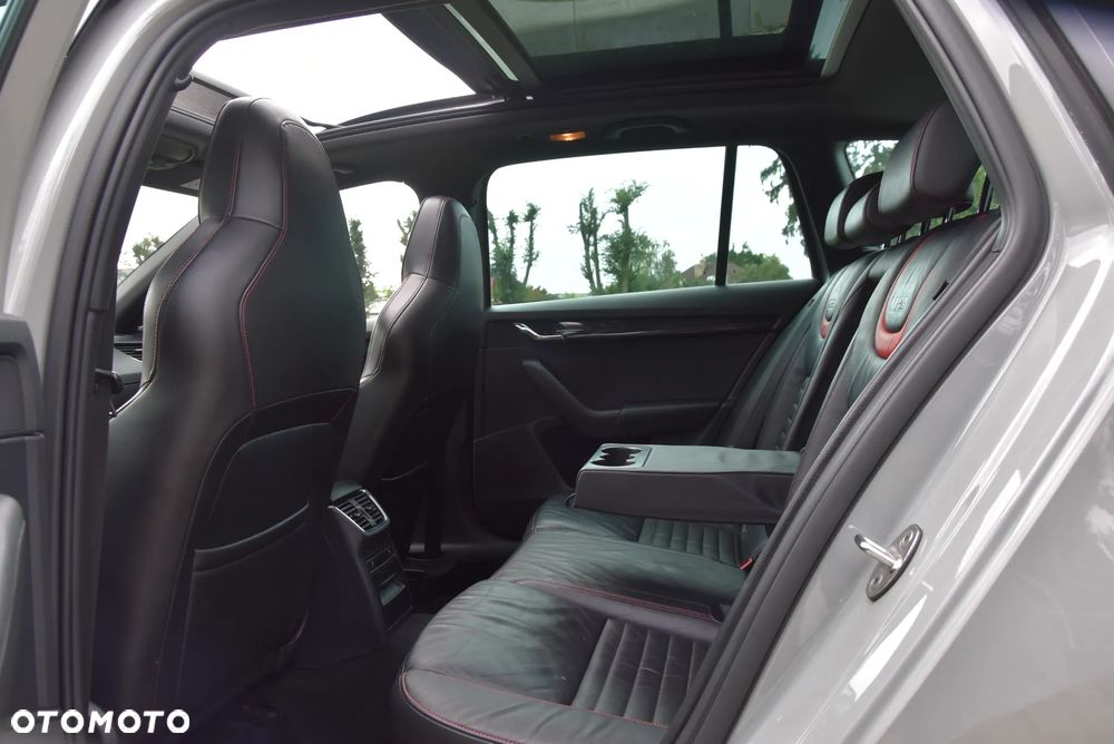 Skoda Octavia 2.0 TDI DSG RS - 10