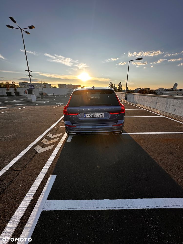 Volvo XC 60 T5 AWD R-Design - 5