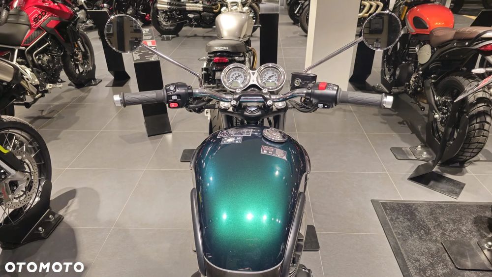 Triumph Bonneville - 4