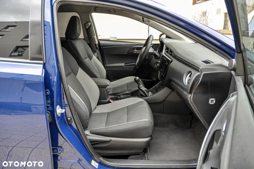 Toyota Auris - 12