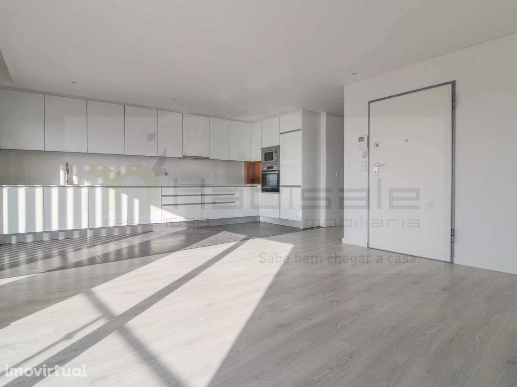 T1 com varanda ampla a 2 minutos da A33 - Grande imagem: 5/17