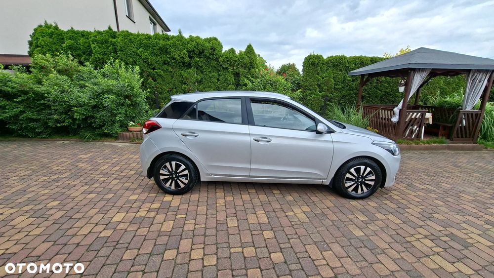 Hyundai i20 blue 1.2 - 6