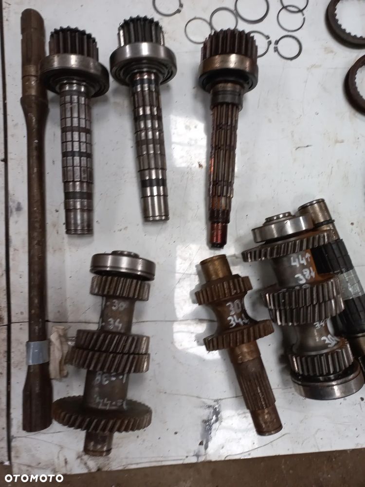 Skrzynia biegów DEUTZ,SAME,LAMBORGHINI,HURLIMANN,sdf,zf2093314008,zf2095349010,wałek rewersu,koło,synchronizator,przesówka,pierścień,wom,atak,19x43,10x43,14,explorer II,agroplus,agrolux,PRESTIGE,h,xt,R3,R4,R5,evo,n crosss,grand prix,0.255.3326.3 , 0.011.8631.4 , 0.255.3327.3 ,zespół kół zębatych, - 12