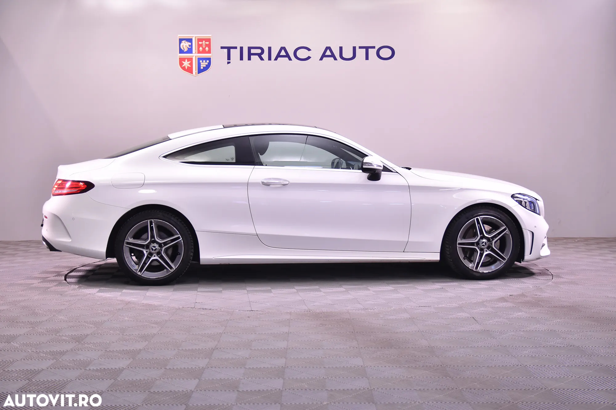 Mercedes-Benz C 300 Coupe 9G-TRONIC AMG Line - 6