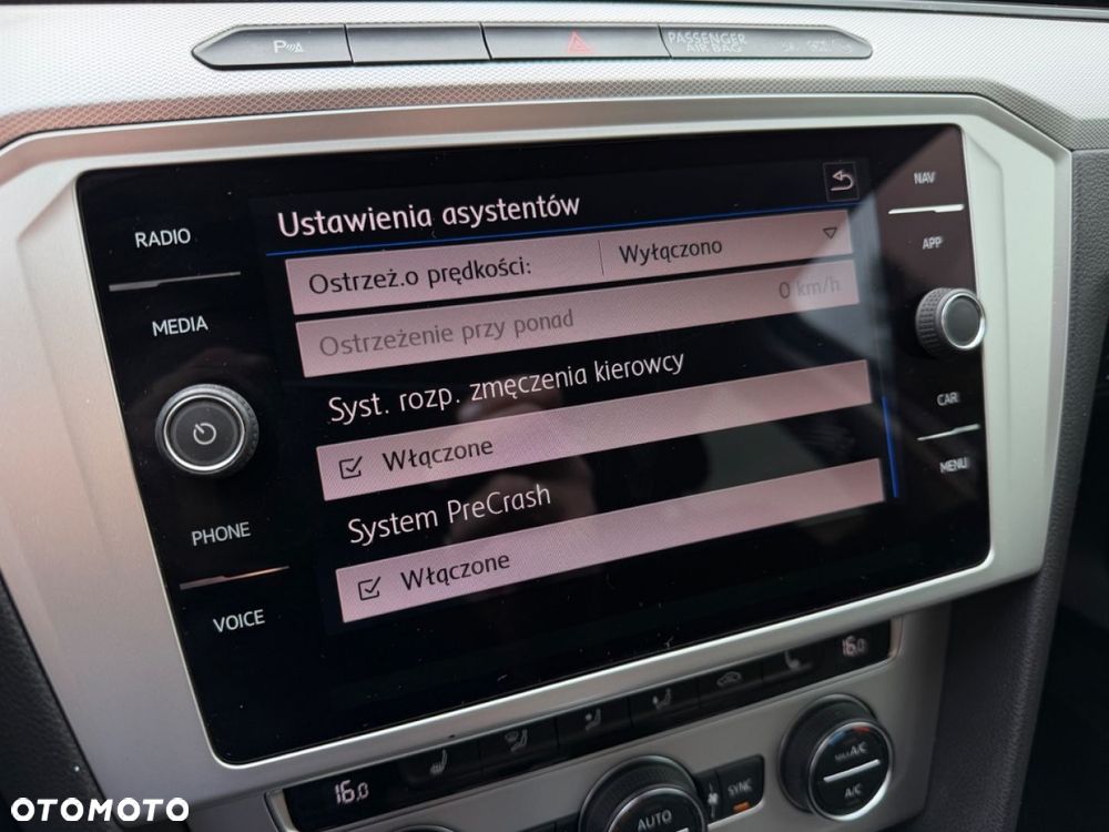 Volkswagen Passat - 28