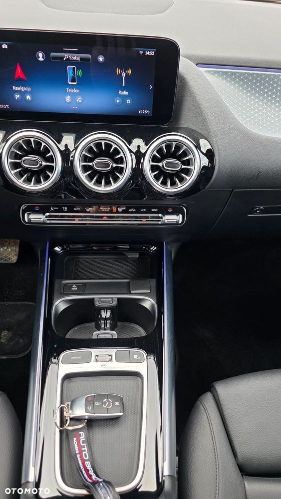 Mercedes-Benz GLA 250 4Matic 8G-DCT Special Edition - 17