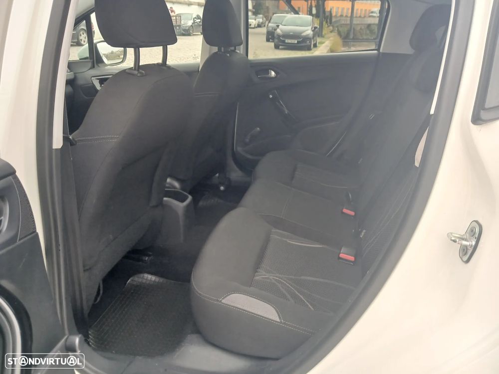 Peugeot 208 1.4 HDi Active - 16