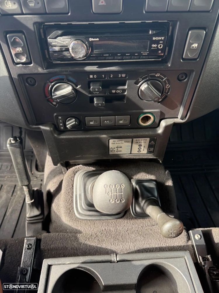 Land Rover Defender - 13