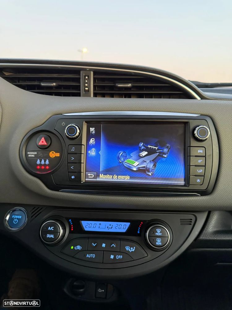 Toyota Yaris 1.5 HSD Exclusive+P.Luxury - 18