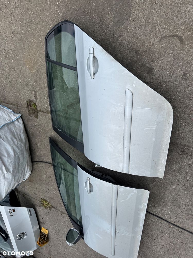 Volkswagen golf 5 drzwi srebrne srebrny srebrna maska zderzak pas przedni błotnik prawy lewej drzwi prawe lewe przednie tylnie tył lampa lampa przód prawa lewa lampa ty tylnia  zderzak przód prawa lewa maska - 8