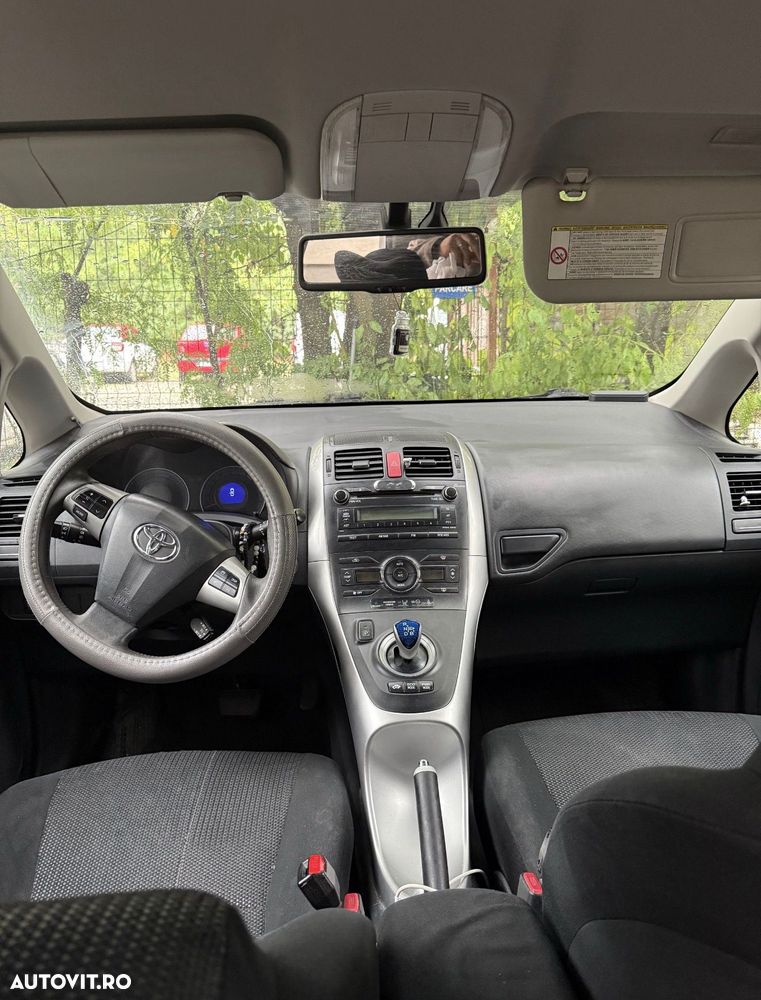 Toyota Auris ver-1-8-l-vvt--i-hsd-sol - 5