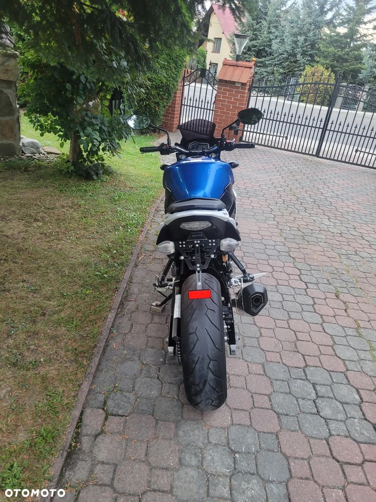 Suzuki GSR - 15