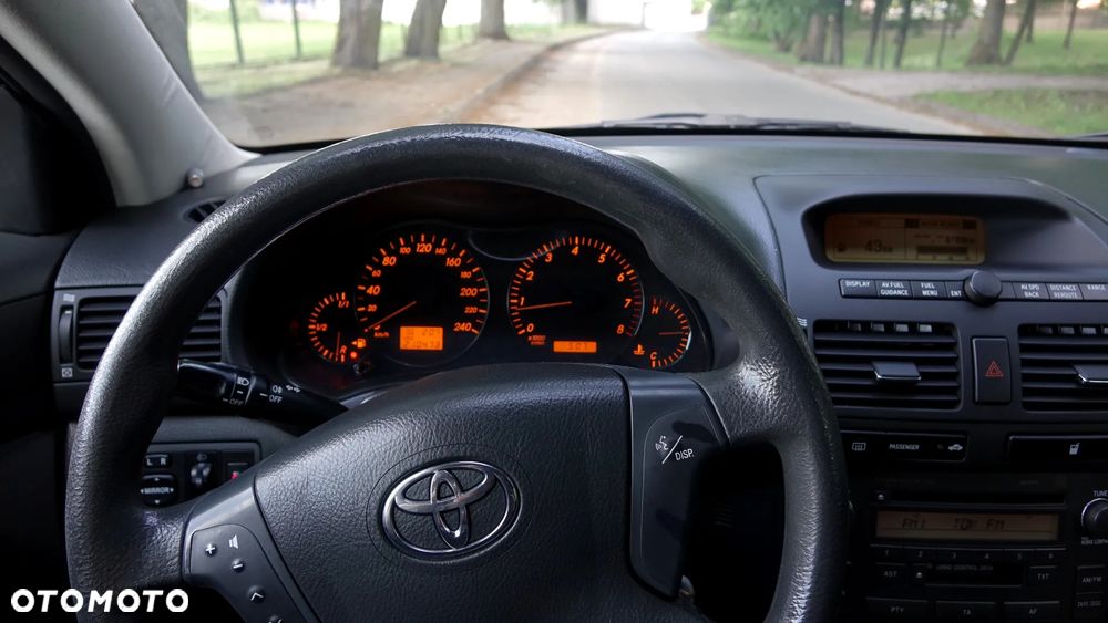 Toyota Avensis - 16