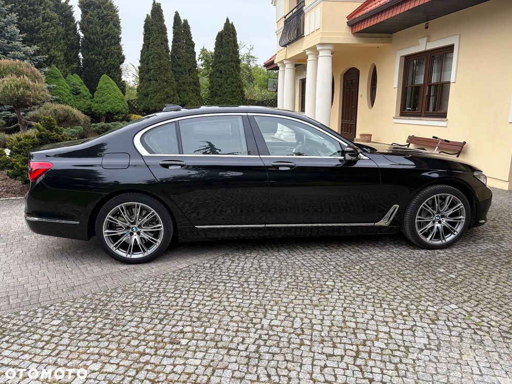 BMW Seria 7 750i xDrive - 2