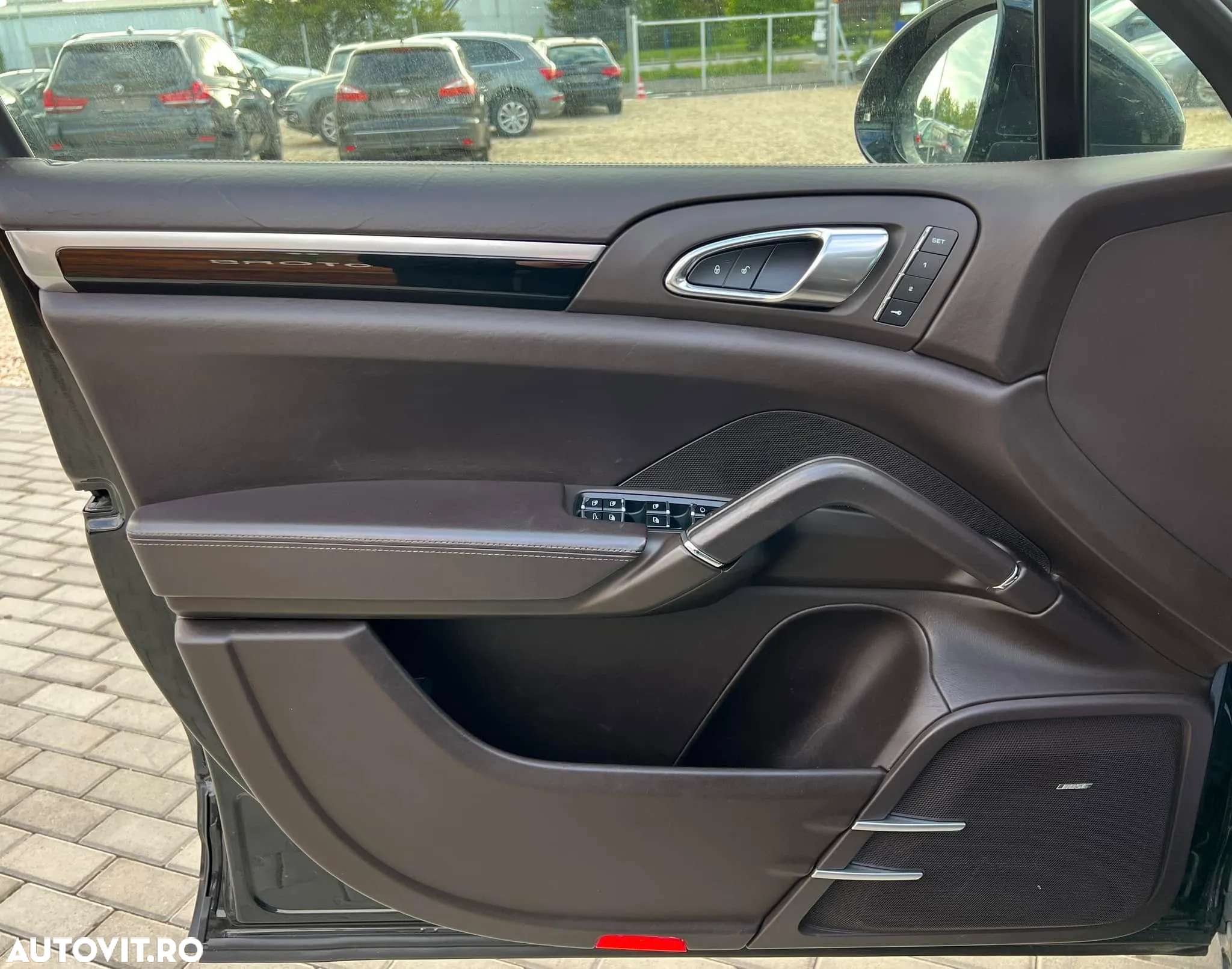 Porsche Cayenne 3.0 L - 16
