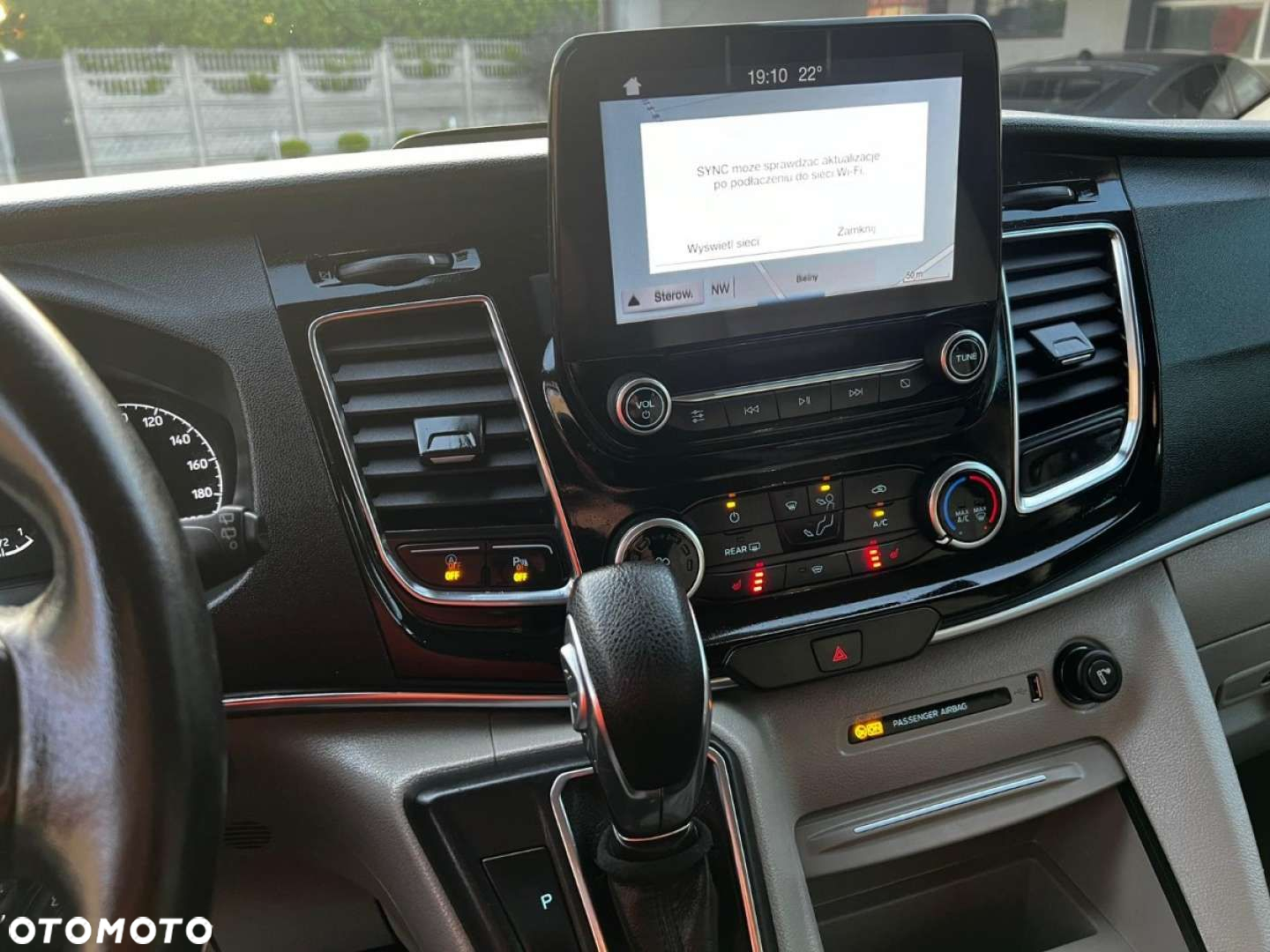 Ford Tourneo Custom - 32