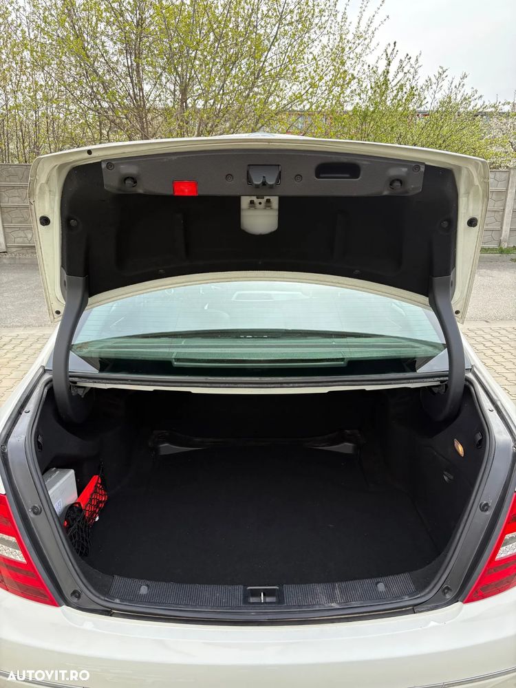 Mercedes-Benz C 200 CDI DPF Automatik BlueEFFICIENCY Avantgarde - 7