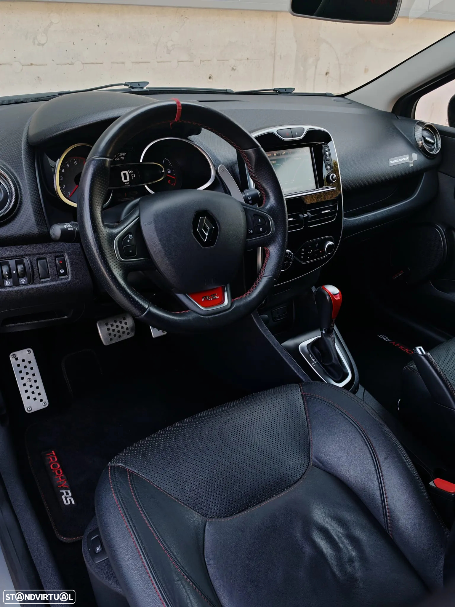 Renault Clio TCe 220 EDC R.S. Trophy - 22
