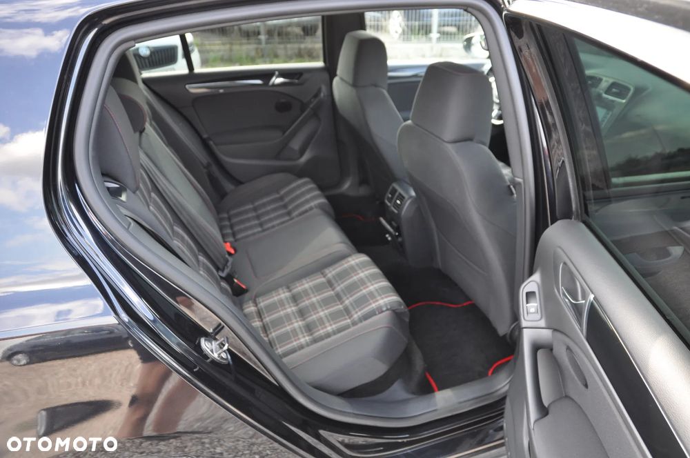 Volkswagen Golf 2.0 GTI - 11