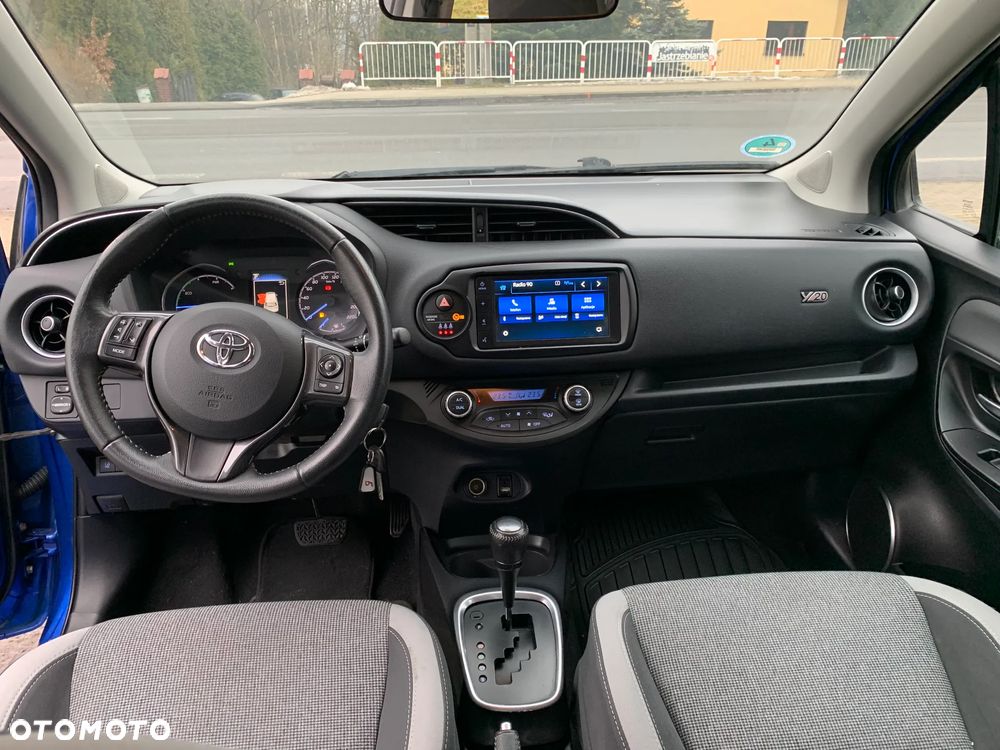 Toyota Yaris 1.5 VVT-i Y20 Team Deutschland - 12