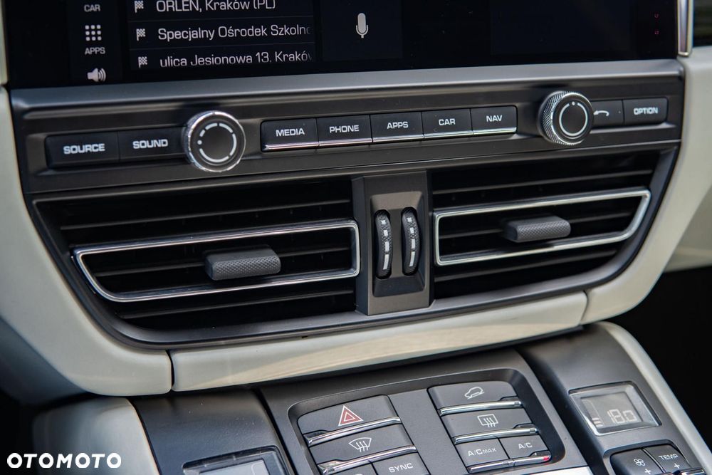 Porsche Macan Standard - 25