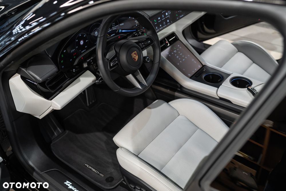 Porsche Taycan Turbo - 7