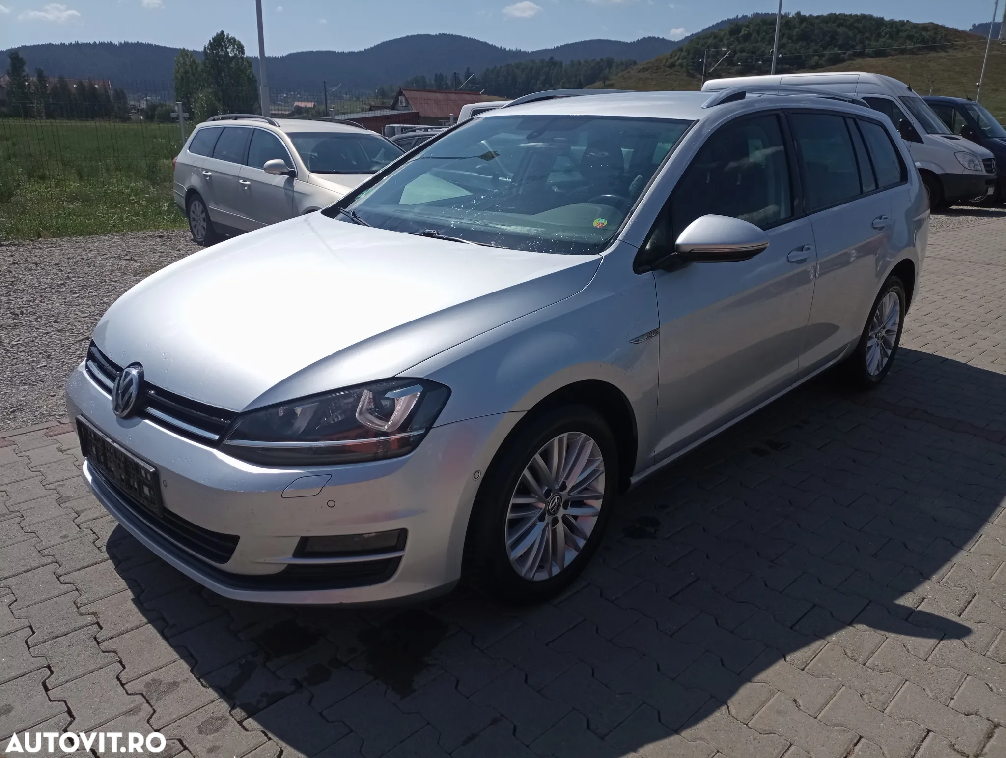 Volkswagen Golf - 2