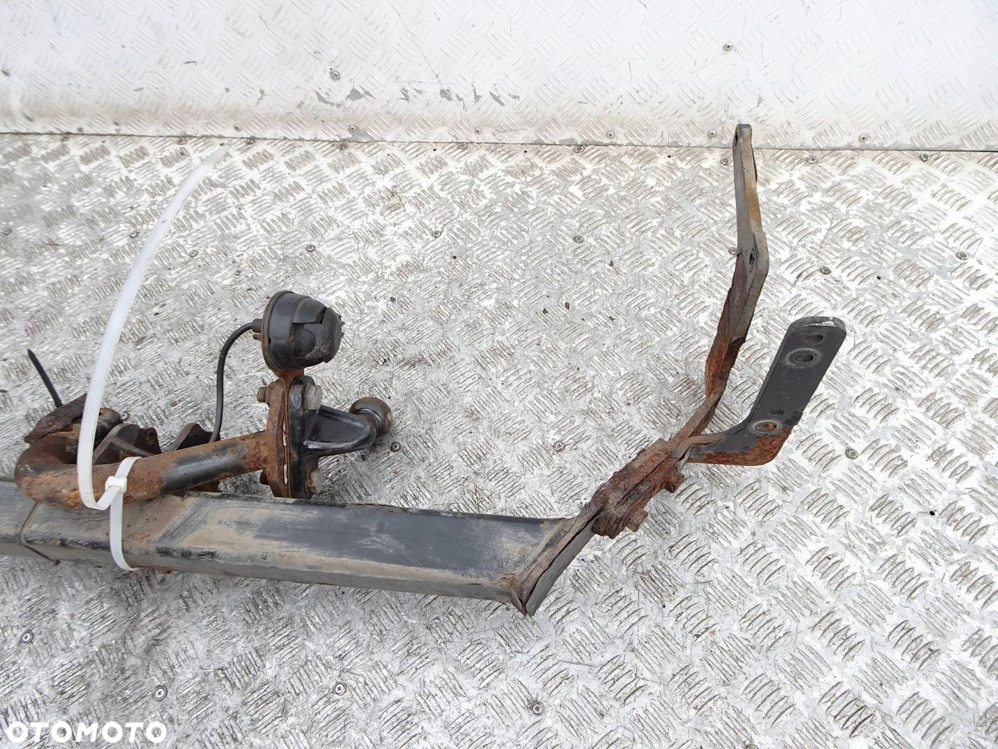 Hak holowniczy KPL. Citroen C4 Picasso II - 2