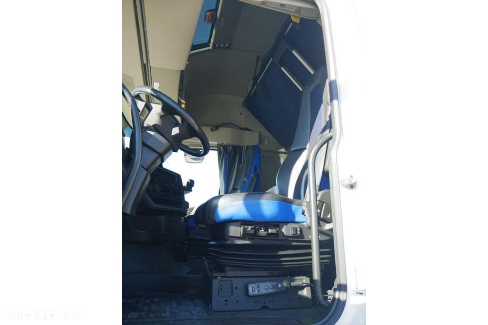 Volvo Vehicle Tractor 4x2 Standard - 11
